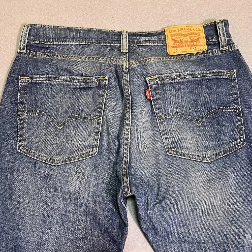 Levis 505 Jeans Mens 32x30 Blue Medium Wash Regular Straight Denim Pants Casual